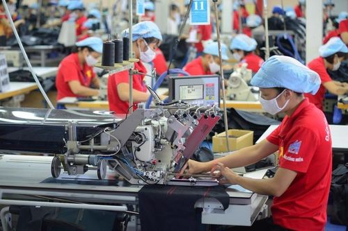Tin tức kinh tế ngày 9/12: Gần 69% doanh nghiệp phải cắt giảm lao động