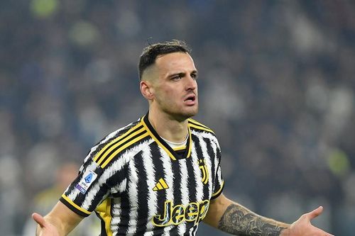 Hạ Napoli, Juventus chiếm ngôi đầu Serie A
