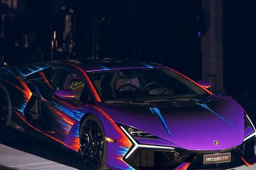 Siêu xe triệu đô Lamborghini Revuelto sơn màu thủ công độc nhất thế giới