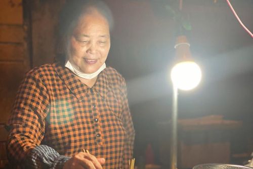 Những phận đời mưu sinh đêm Hà Nội