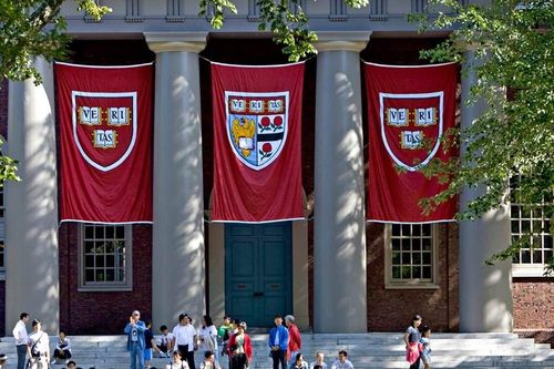 Đằng sau chính sách ưu tiên tuyển sinh 'người nhà' của Harvard