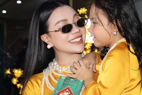 Trà Ngọc Hằng và con gái 5 tuổi diện áo dài yêu kiều