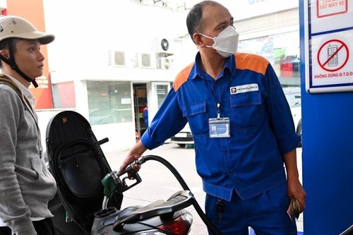 Dùng điện thoại ở cây xăng để thanh toán tiền có đảm bảo an toàn PCCC?