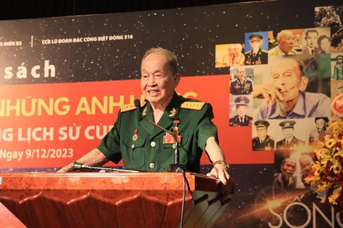Cuốn sách tái hiện câu chuyện cảm động về người bộ đội Cụ Hồ