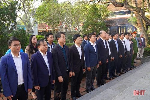 Dâng hương tưởng niệm Uy Viễn Tướng công Nguyễn Công Trứ