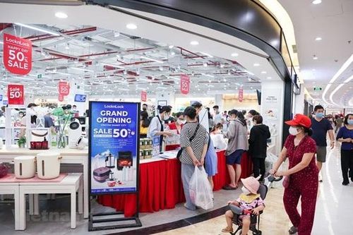 Hàng hóa phục vụ Tết: Nguồn cung dồi dào, chú trọng bình ổn thị trường