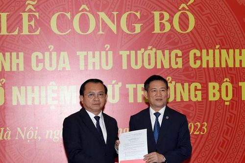 Trao quyết định điều động, bổ nhiệm Thứ trưởng Bộ Tài chính Lê Tấn Cận