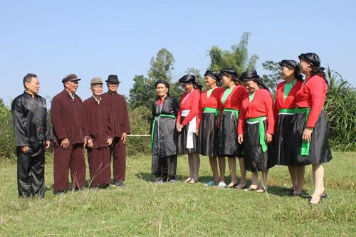 Đặc sắc Nghệ thuật Trình diễn Dân gian hát Soọng Cô của người Sán Dìu