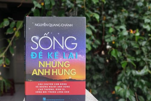 Ra mắt sách 'Sống để kể lại những anh hùng'