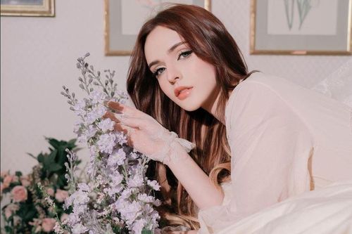 Nhan sắc tựa 'tiên nữ' của 'búp bê sống' người Nga, từng lọt Top 100 gương mặt đẹp nhất thế giới