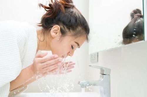 Gội đầu hay tắm trước, 90% người làm sai nhưng không hay biết