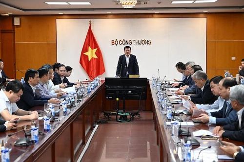 Khẩn trương xây dựng cơ chế giá điện nhập khẩu từ Lào