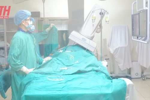 Kết hợp kỹ thuật can thiệp và phẫu thuật cứu sống bệnh nhân 86 tuổi mắc bệnh lý tim mạch phức tạp