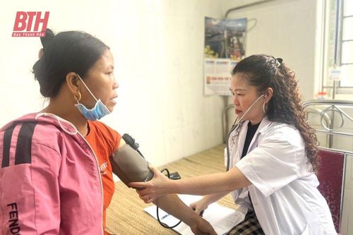 Hội Nam y Việt Nam khám bệnh và tư vấn sức khỏe miễn phí tại huyện Bá Thước