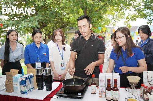 Cà phê… mắm Nam Ô