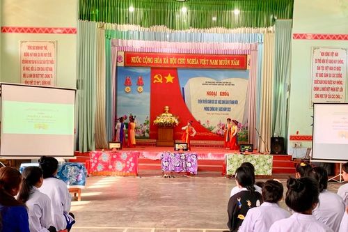 Gia Lai: 400 học sinh dự ngoại khóa tuyên truyền chăm sóc sức khỏe sinh sản vị thành niên