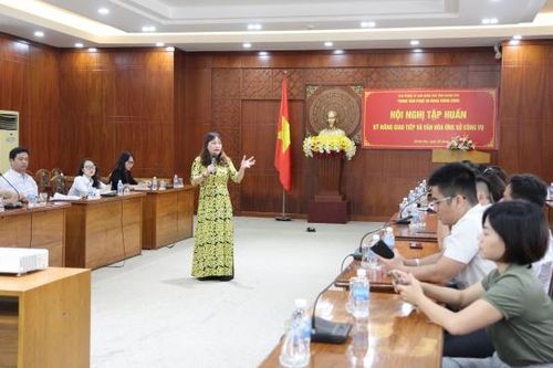 Trung tâm Phục vụ hành chính công tỉnh Khánh Hòa: Bồi dưỡng kỹ năng giao tiếp, văn hóa ứng xử công vụ