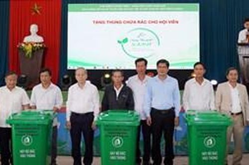 Nói không với bao bì thuốc bảo vệ thực vật và đốt rơm rạ trên đồng ruộng
