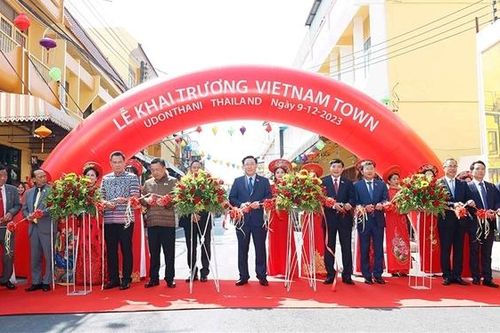 Chủ tịch Quốc hội Vương Đình Huệ dự Lễ khai trương Phố Việt Nam tại Udon Thani, Thái Lan