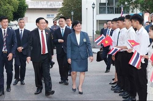 Chủ tịch Quốc hội Vương Đình Huệ thăm Đại học Hoàng gia Rajabhat Udon Thani