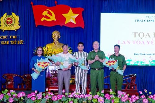 'Thắp lửa' hoàn lương cho những phạm nhân