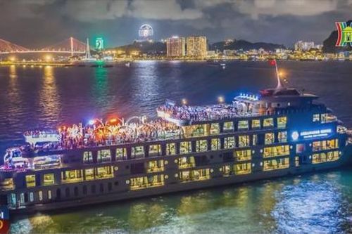 Nghe giao hưởng trên du thuyền vịnh Hạ Long