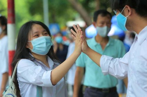 Thành phố Hồ Chí Minh dự kiến miễn học phí trung học cơ sở: Phụ huynh nói gì?