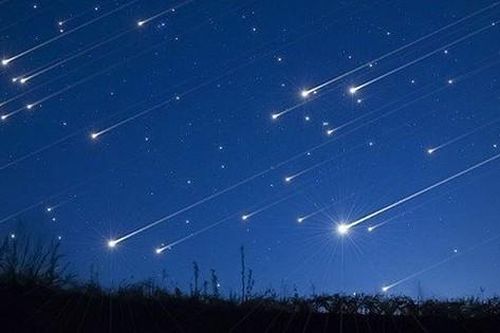 Mưa sao băng Geminids đạt cực đại vào lúc nào?