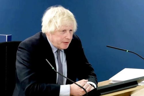Lời xin lỗi muộn màng của cựu Thủ tướng Anh Boris Johnson