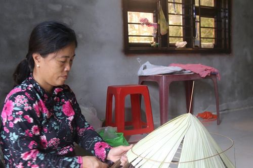 Về Bố Liêu xem chằm nón lá