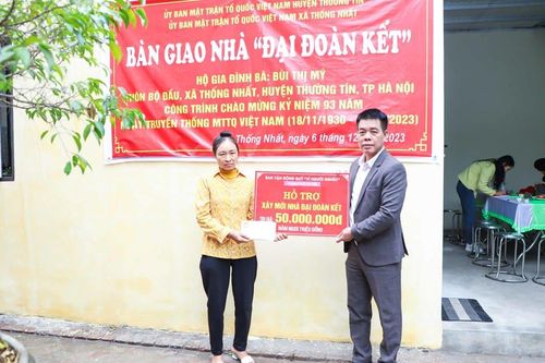 Huyện Thường Tín bàn giao 'Nhà Đại đoàn kết' cho 3 gia đình khó khăn