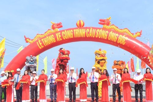 Cà Mau Thông xe cầu sông Ông Đốc