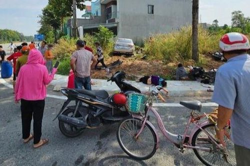 Tai nạn giao thông mới nhất 10/12/2023: Va chạm xe buýt, 2 bố con thiệt mạng