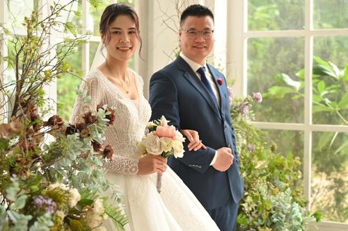 Ngôi sao bóng chuyền nữ Việt Nam bất ngờ giải nghệ ở tuổi 28, hạnh phúc bên chồng doanh nhân điển trai cao 1m92