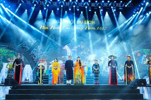 NTK Vũ Thảo Giang ca ngợi vẻ đẹp quê hương Cao Bằng với BST thời trang mới