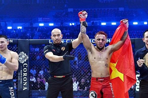 Cựu HCĐ ASIAD 18 Nghiêm Văn Ý thua đang tiếc không giành được đai vô địch võ thuật tổng hợp
