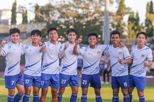 Học trò của HLV Park Hang-seo đưa Huế lên ngôi nhì bảng