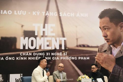 'The Moment': Chân dung 31 nghệ sĩ qua ống kính nhiếp ảnh gia Phương Phạm