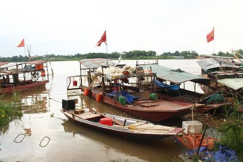 Đôi vợ chồng hơn 40 năm 'cướp cơm' Hà Bá