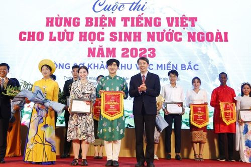 Tiếng Việt - cầu nối giữa kiều bào và Tổ quốc