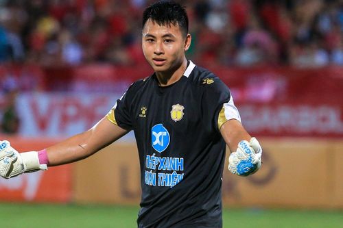 Thủ môn Nam Định báo tin vui tới người hâm mộ