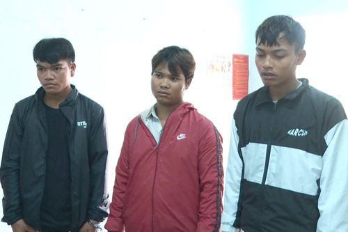 Vì tiếng nẹt pô, 3 người 'dính' án