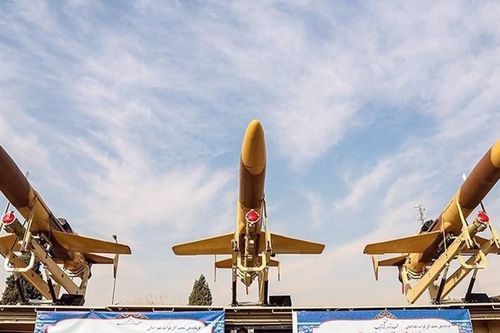 Iran ra mắt máy bay tấn công không người lái, tăng cường khả năng phòng không ở biên giới