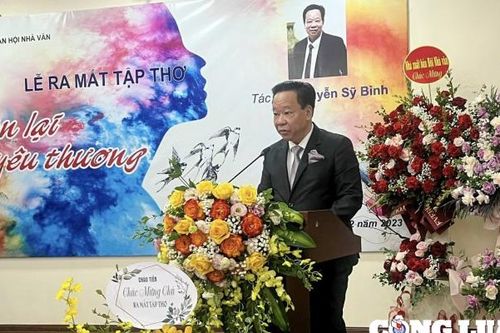 Nhà thơ Nguyễn Sỹ Bình ra mắt cuốn sách 'Còn lại yêu thương'