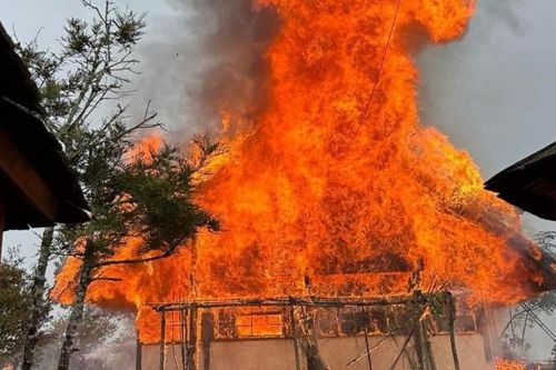 Lào Cai: Lửa thiêu rụi một cơ sở kinh doanh dịch vụ du lịch ở Sa Pa