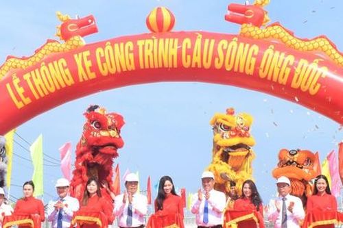 Phó Thủ tướng Lê Minh Khái dự lễ thông xe cầu gần 700 tỷ đồng ở Cà Mau