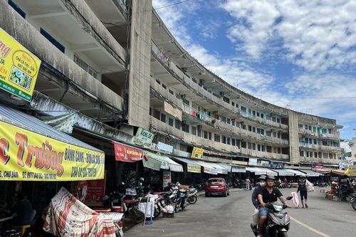 Tin bất động sản tuần qua: Chung cư cũ ở Khánh Hòa xuống cấp nghiêm trọng