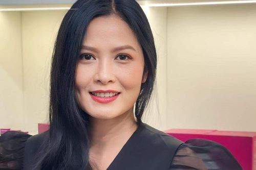 Mẹ của Dương trong 'Chúng ta của 8 năm sau' ngoài đời quyến rũ, sang chảnh