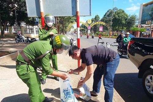 Cảnh sát truy đuổi bắt 2 đối tượng trộm một thùng bia
