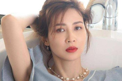 Tuổi 40 nợ nần của nữ diễn viên từng khiến đại gia chi hơn 600 tỷ để bỏ vợ